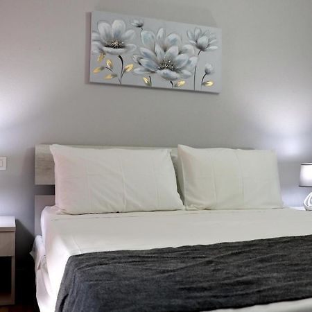 13 Garden Rooms 奧爾比亞 外观 照片