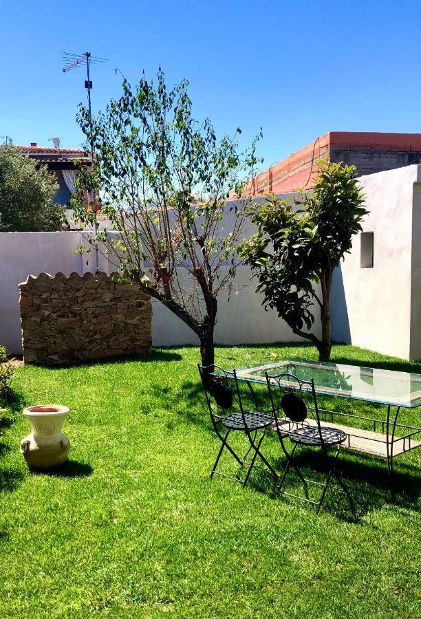 13 Garden Rooms 奧爾比亞 外观 照片